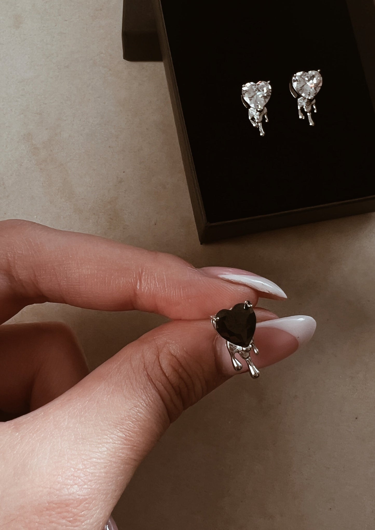עגילי ״שר״ | "CHER" earrings (black)