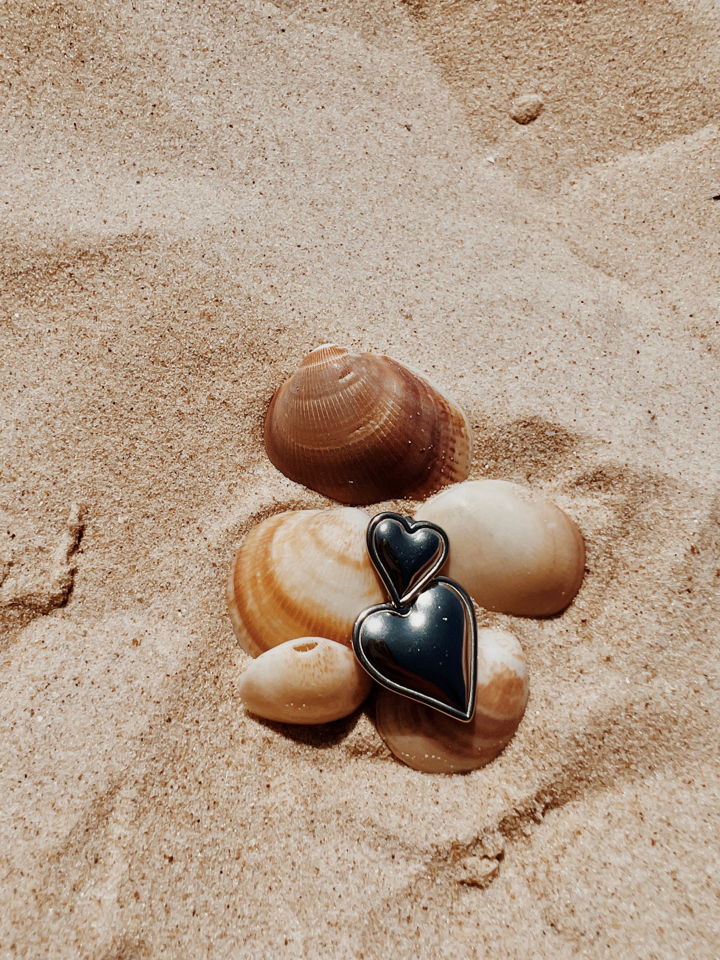 "AMOR" earrings | עגילי ״אמור״