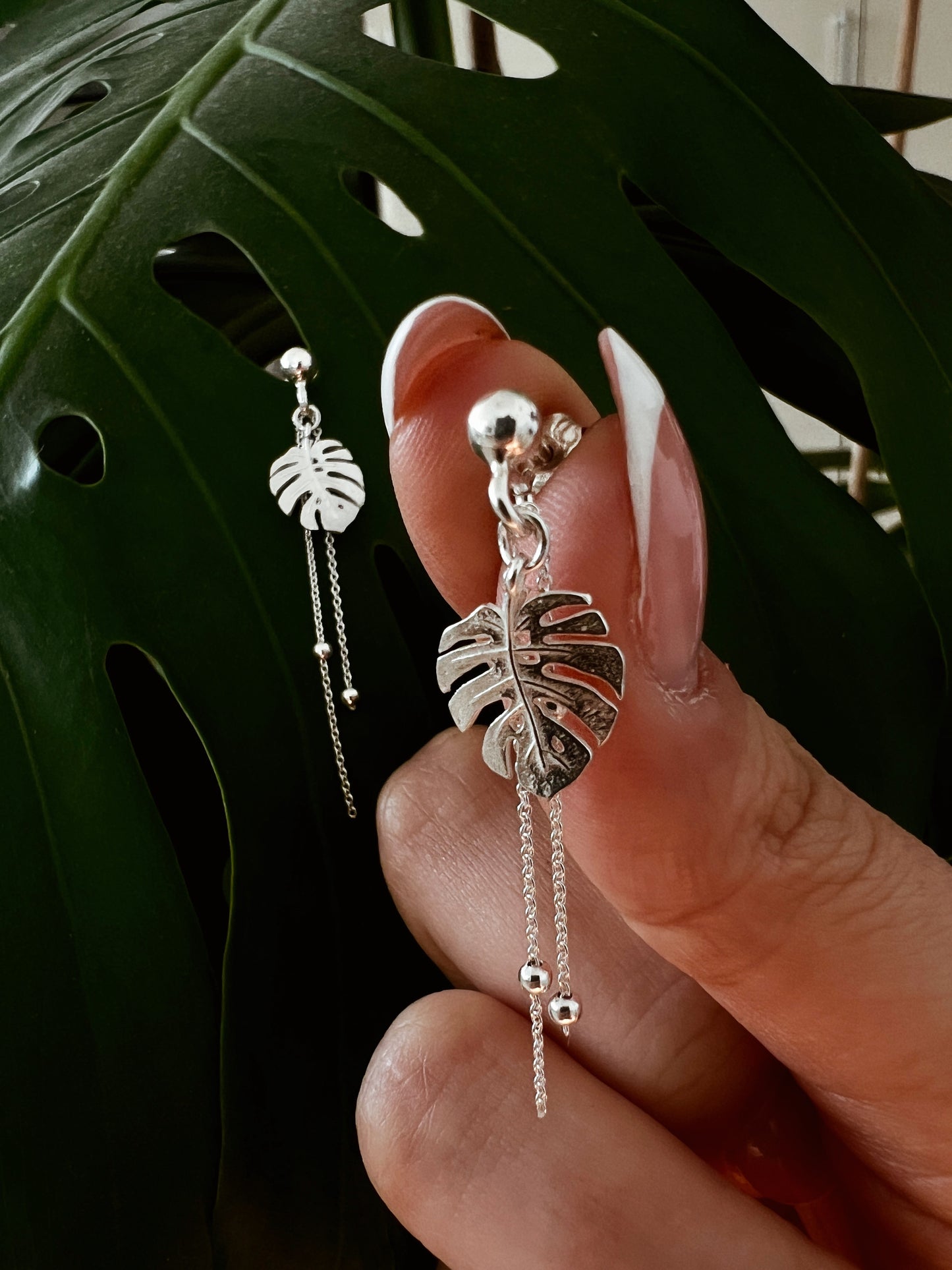״MONSTERA״ EARRINGS | עגילי מונסטרה